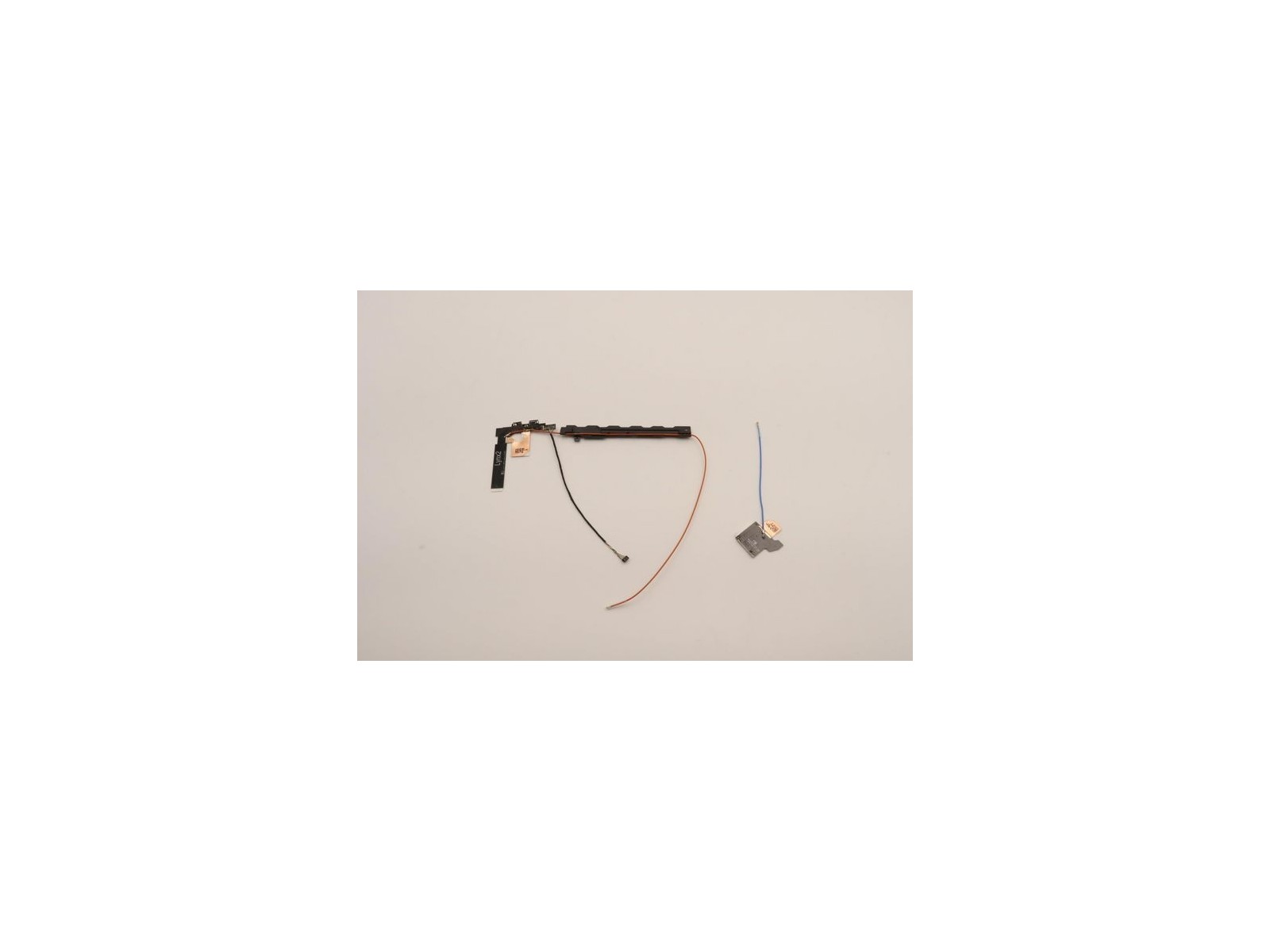5A30Z88213 Lenovo Antenna kit for WWAN applications enhances wireless connectivity compatible with Lenovo systems. FRU5A30Z88213 5A30Z88213 Lenovo Antenna kit for WWAN applications enhances wireless connectivity compatible with Lenovo systems. FRU5A30Z88213