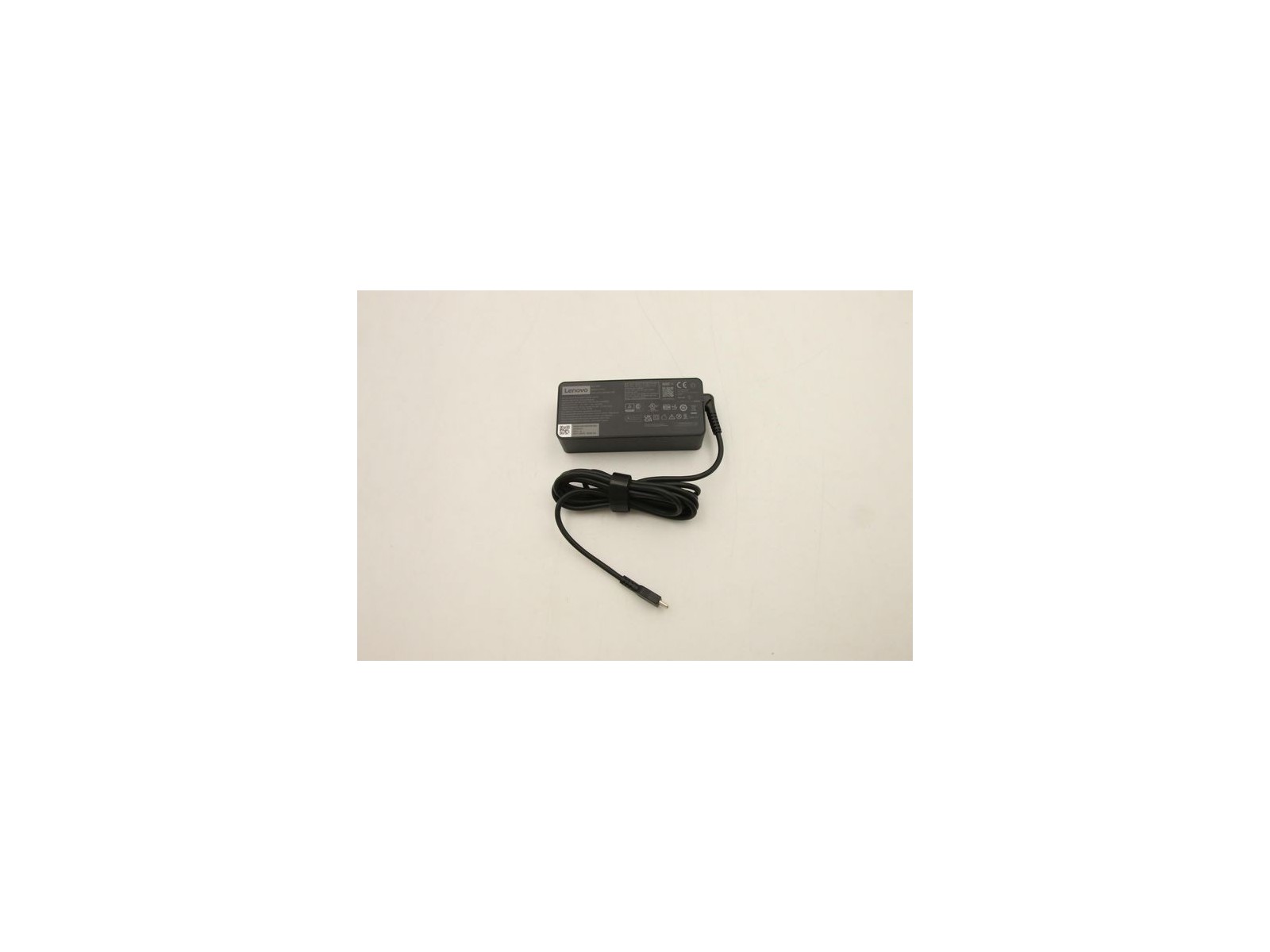 5A10W86303 Lenovo 65W AC power adapter with multiple output voltages (20V, 15V, 9V, 5V), designed for Lenovo laptops, compact an 5A10W86303 Lenovo 65W AC power adapter with multiple output voltages (20V, 15V, 9V, 5V), designed for Lenovo laptops, compact an